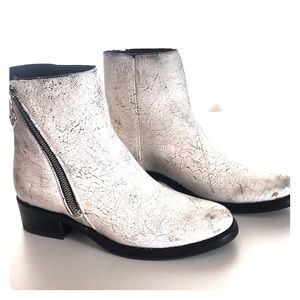 Frye zip bootie size 9